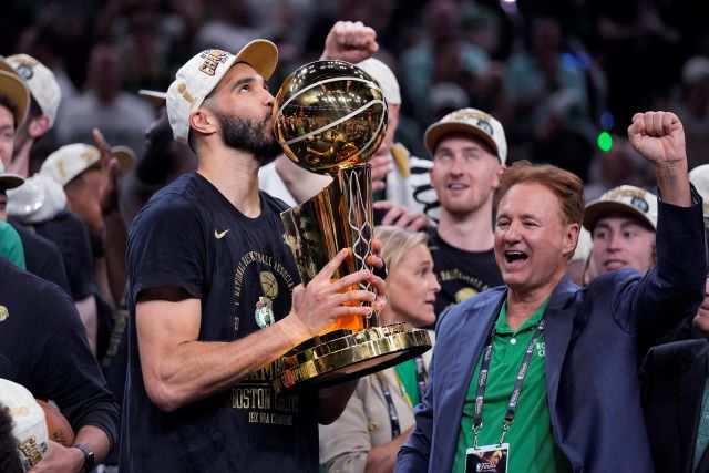 Jayson Tatum holds up the Larry O'Brien Trophy after leading the Boston Celtics to the 2024 NBA title.